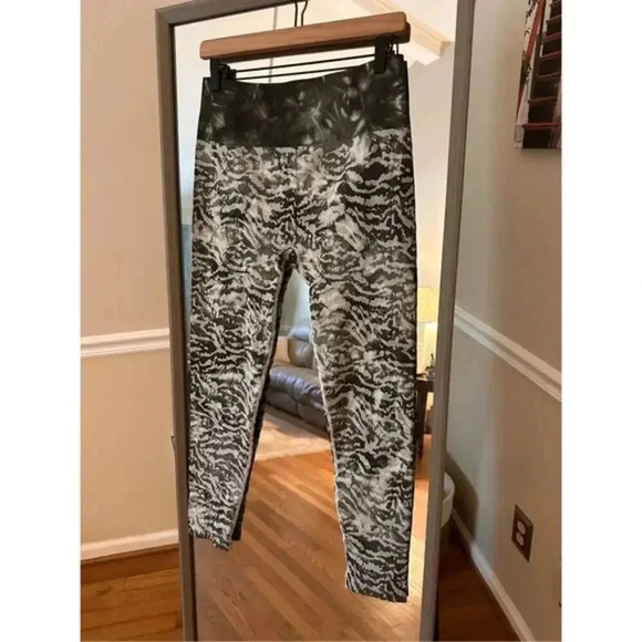 Fabletics High Waisted Seamless Leggings jacquard Size‎ Large NWT - Picture 1 of 7